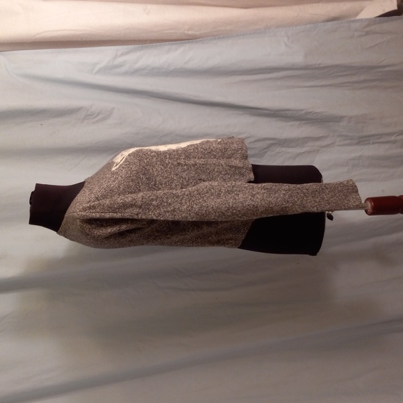 Hollister XS Sweater Gray White Wild Cat - Picture 4 of 8